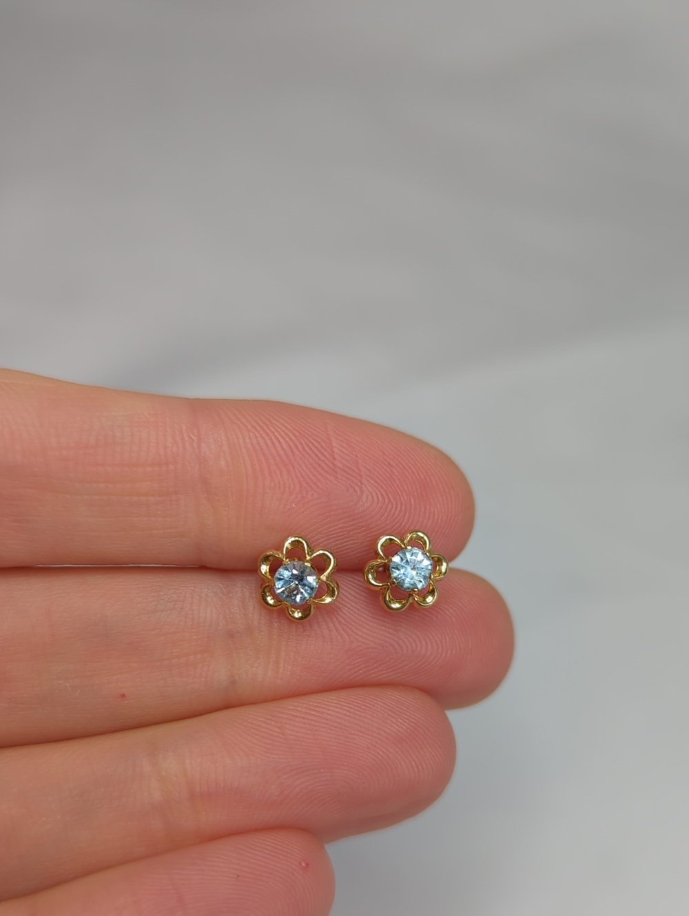 Solid 10 K Gold Flower Stud Earrings